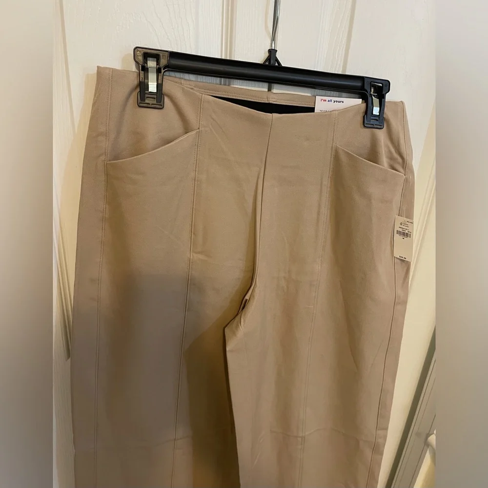 Old Navy Woman’s Wide Leg Pants - Picture 3 of 8